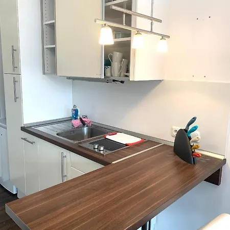 Luxurious , Next To University& Wifi, Free Parking, Bed&matress דירה *
